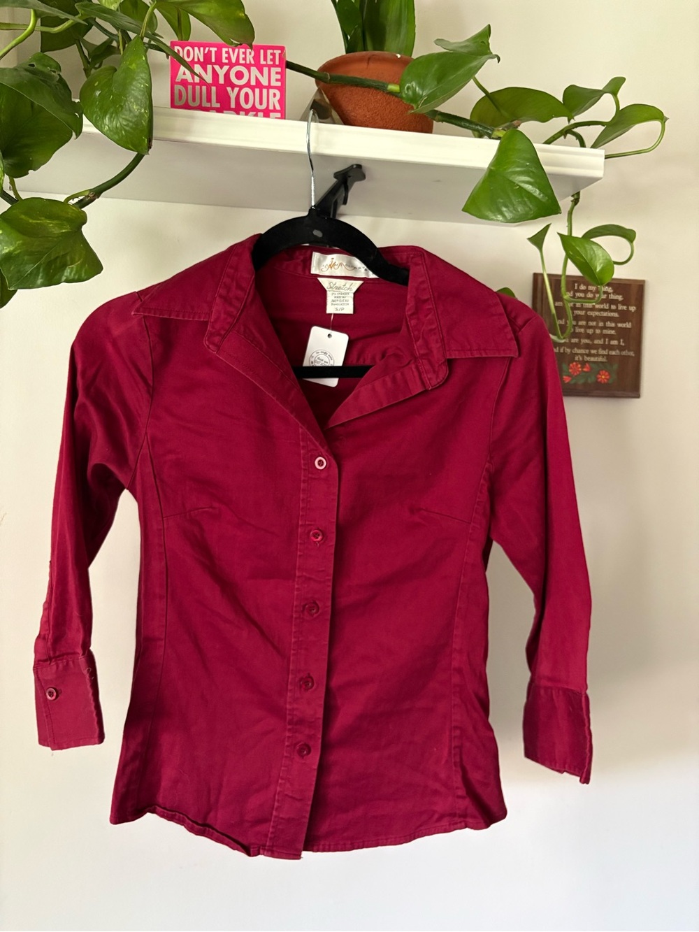 Women's Fitted Button-Up Shirt - Wine Red